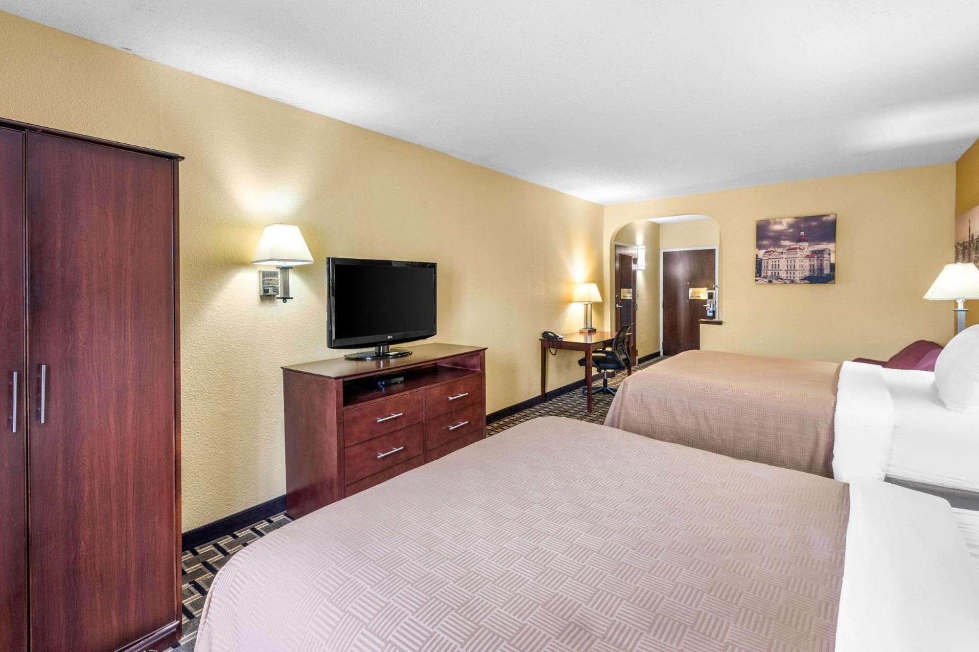 Clarion Inn & Suites Northwest Indianapolis Exterior foto