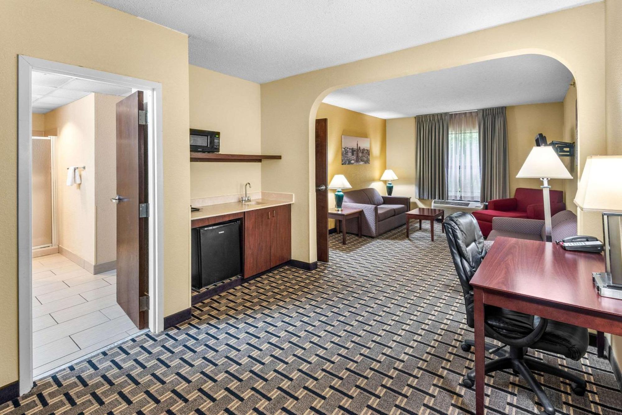 Clarion Inn & Suites Northwest Indianapolis Exterior foto