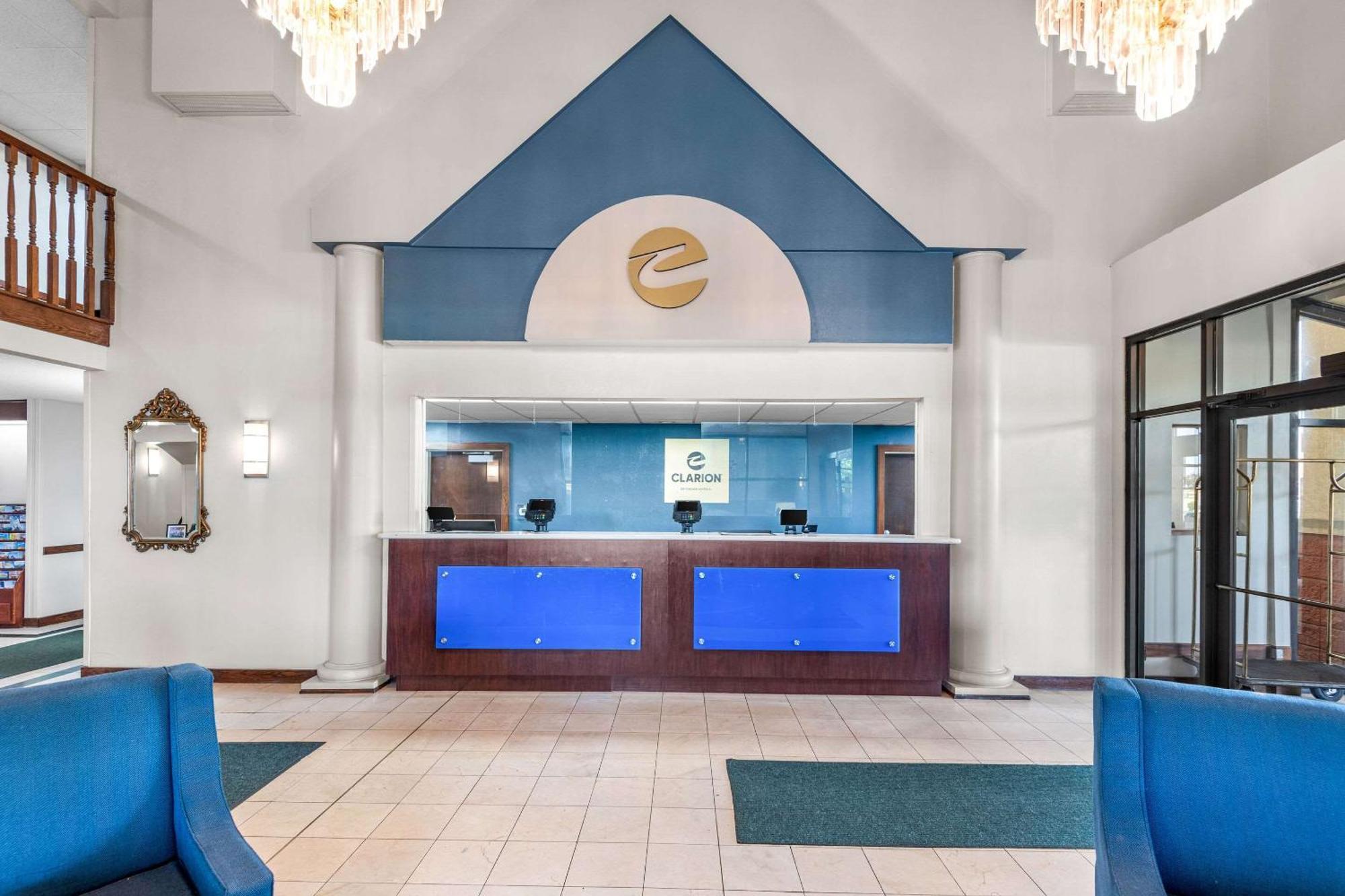 Clarion Inn & Suites Northwest Indianapolis Exterior foto