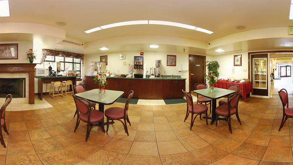 Clarion Inn & Suites Northwest Indianapolis Exterior foto